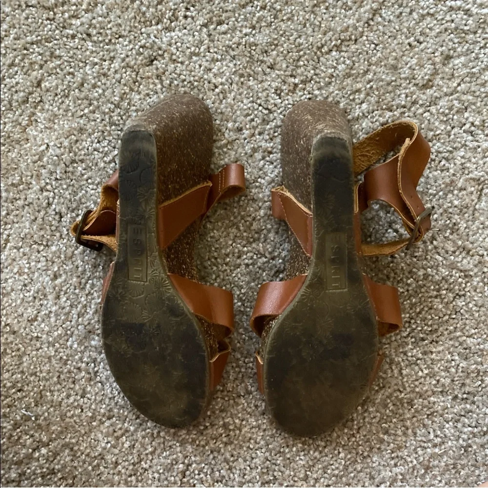🎱Adorable tan wedges! - Picture 4 of 4